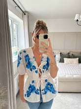 Load image into Gallery viewer, ELLA WHITE FLORAL FRONT TIE TOP